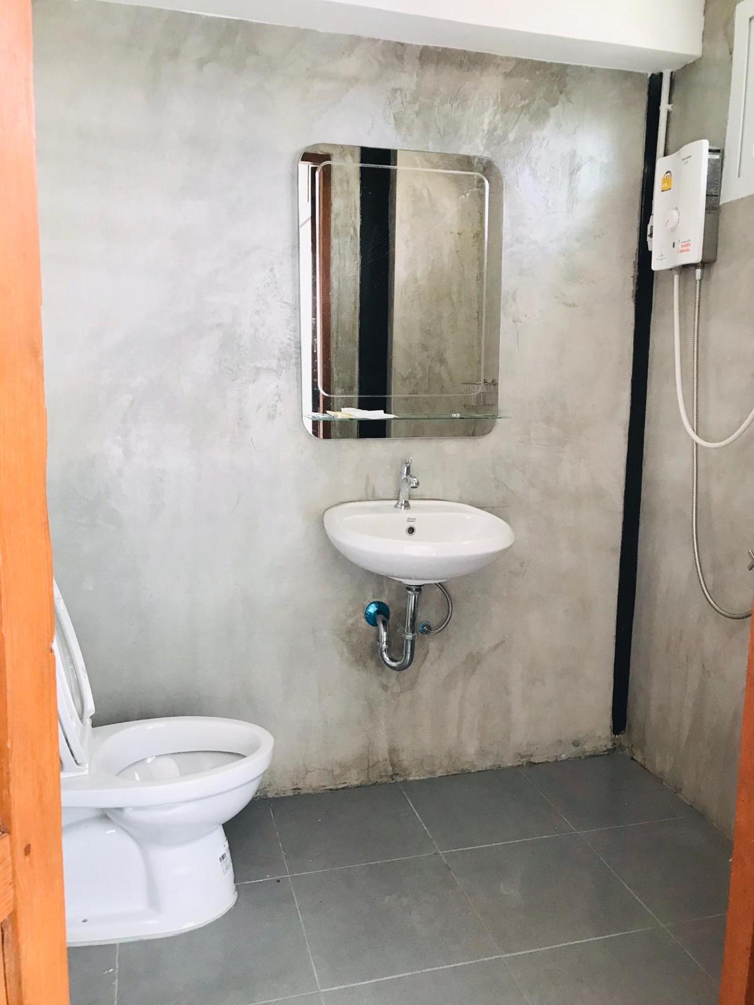 Solarcell Private Homestay - โซล่าเซลล์ไพรเวทโฮมสเตย์ Uthai Thani Eksteriør bilde